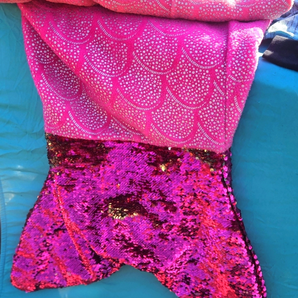 Girls mermaid tail blanket